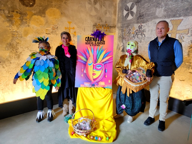 presentación CARNAVAL 2025 Alcalde concejala máscara y traje de comparsa TErcera edad