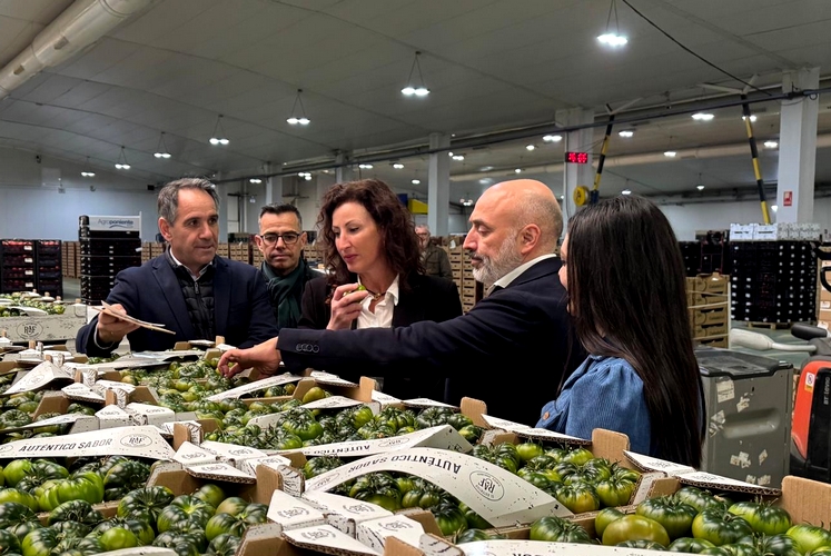 060325 GRUPO AGROPONIENTE. Visita alcaldesa de Almería a Vegacañada 2