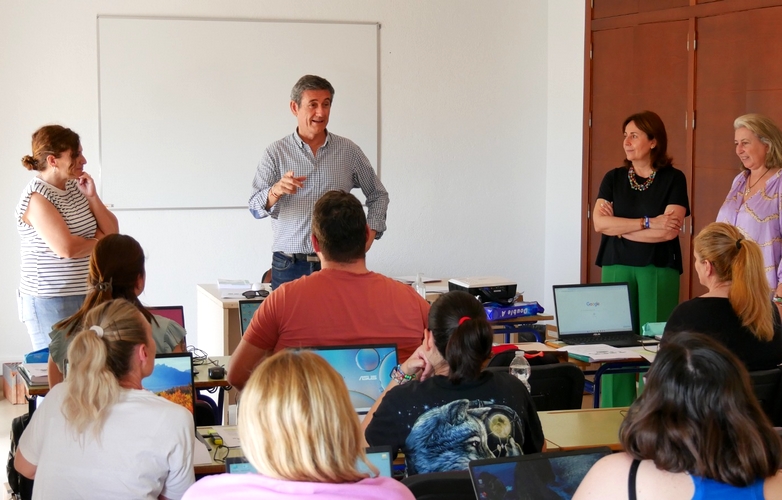 250311 Adra ofrece tres cursos de formación en Operaciones Básicas de re...