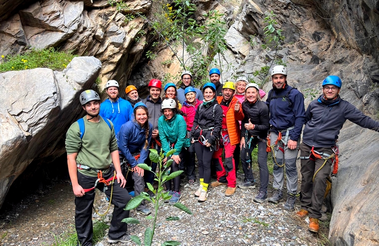 250317 Continúa el programa 'Adra en la Senda' con la vía ferrata en las...