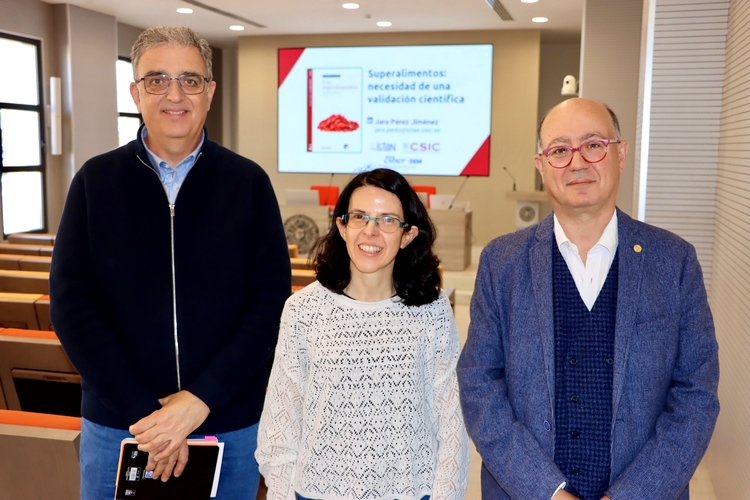 FOTO 1 UAL 21 MARZO 2025 VIERNES CIENTÍFICOS SUPERALIMENTOS