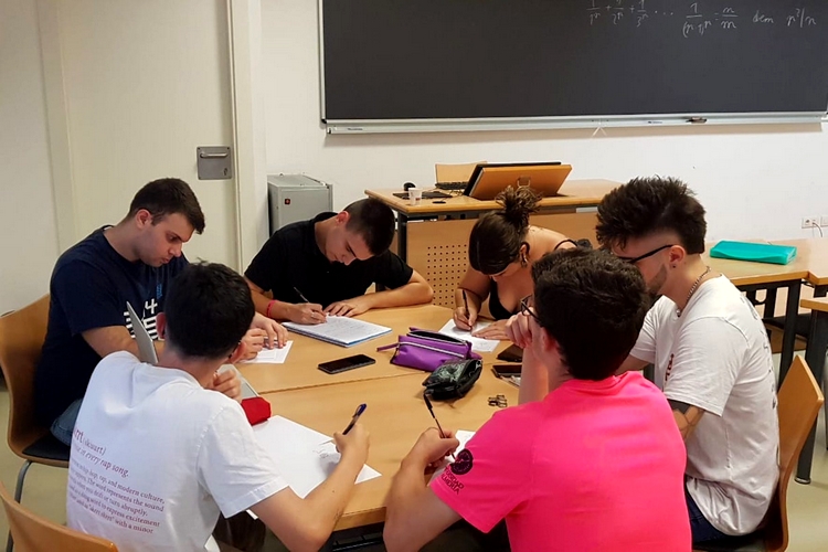 FOTO 1 UAL 5 MARZO COMPETICIÓN MATEMÁTICA