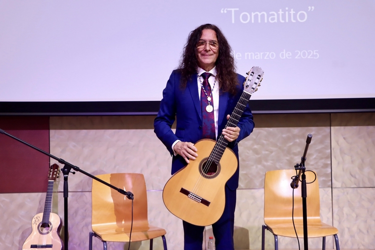 FOTO 54 UAL 13 MARZO 2025 MEDALLA TOMATITO