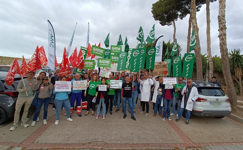 250404 Concentración Centro de Salud Níjar