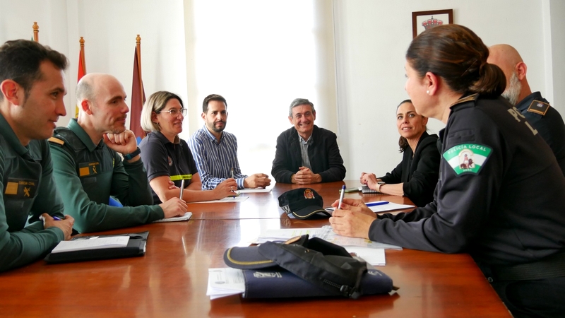 250410 Adra establece un dispositivo especial de seguridad y limpieza pa...