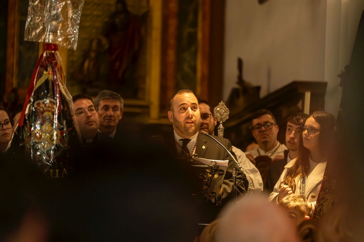250416 La lluvia impide la procesión de Nuestro Padre Jesús en su Prendi...