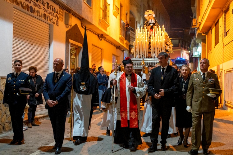250419 Silencio sepulcral en las calles de Adra este Viernes Santo con e...
