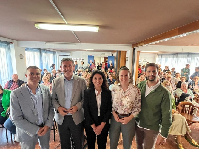 250423 Adra se conciencia sobre el cribado de cáncer de colon, en un mul...