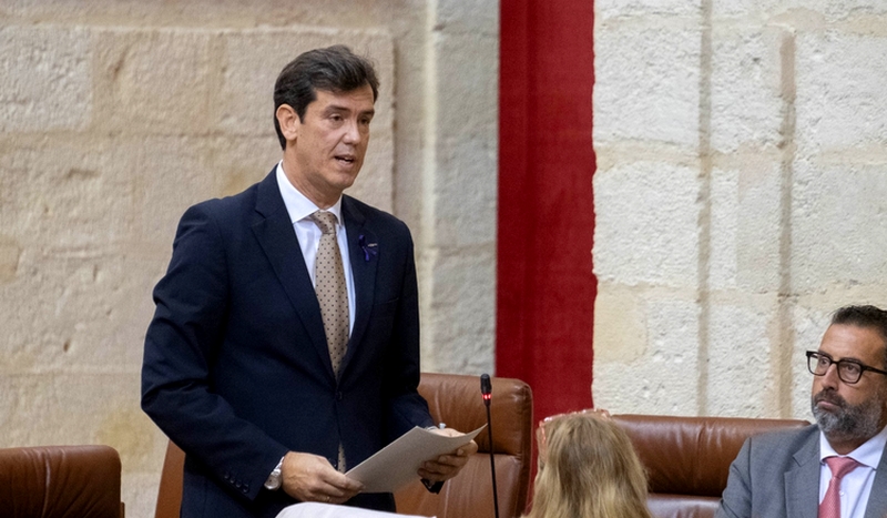 FOTO JUAN JOSÉ SALVADOR EN EL PARLAMENTO