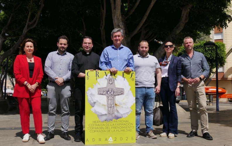 250507 Los Jardines del Puerto acogen la Cruz de Mayo de las hermandades...