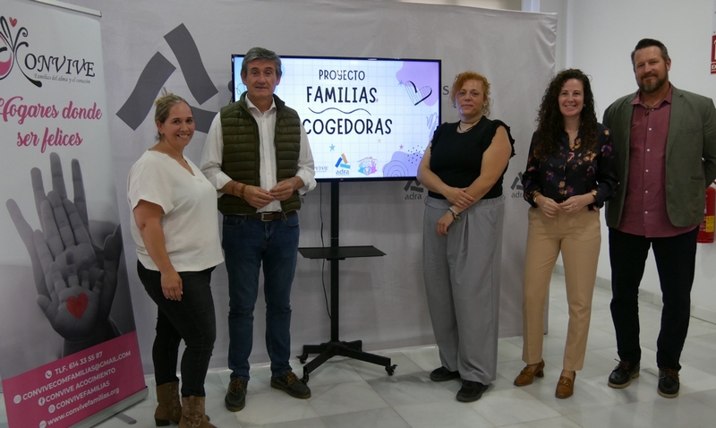 250515 El Ayuntamiento de Adra presenta el proyecto 'Familias Acogedoras...