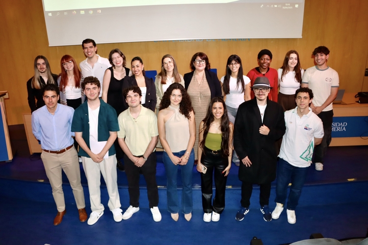 FOTO 1 UAL 1 MAYO 2025 AULA DE DEBATE