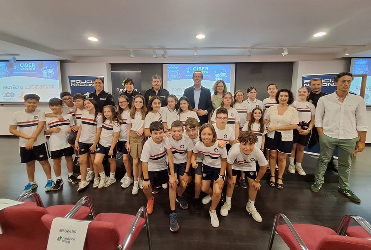 250602 SGA Entrega carnés ciberexpertos 1