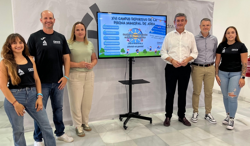 250610 Presentado el XVI Campus Deportivo de la Piscina Municipal de Adra que arranca el 24 de junio
