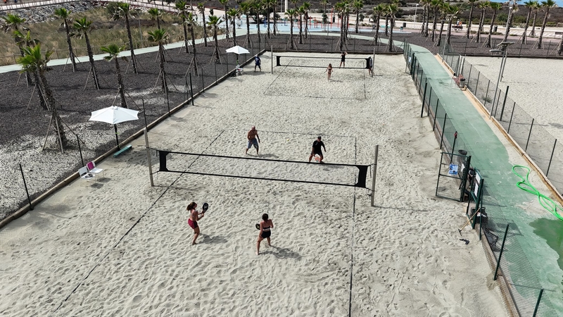 250625 Partido de tenis playa