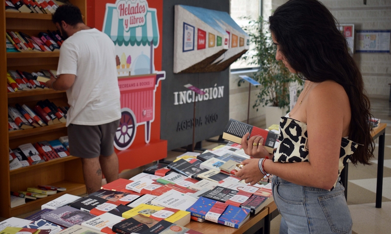 FOTO 1 JUNIO 18 2025 RINCÓN LITERARIO DE VERANO DE LA BIBLIOTECA