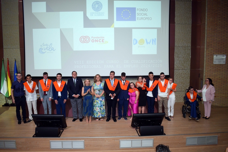 FOTO 1 JUNIO 19 CLAUSURA CURSO CUALIFICACIÓN PROFESIONAL UNIDIVERSIDAD