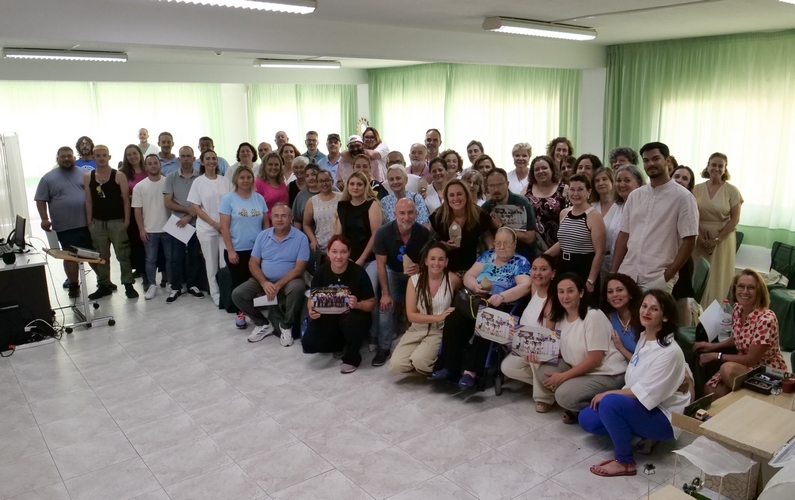 Foto familia del acto de clausura