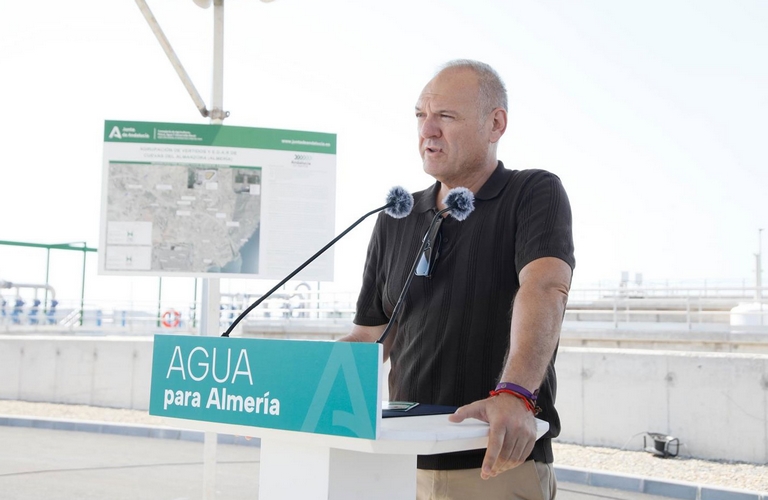 30/05/2025 El alcalde de Cuevas de Almanzora, Antonio Fernández Liria (d)durante la entrega las obras finalizadas de la nueva Estación Depuradora de Aguas Residuales (EDAR) y la agrupación de vertidos. A 30 de mayo de 2025, en Cuevas del Almanzora (Almería, Andalucía, España).
POLITICA 
Marian León - Europa Press