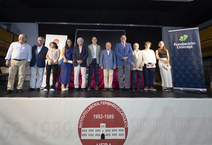 1 Foto Familia Autoridades y Premiados