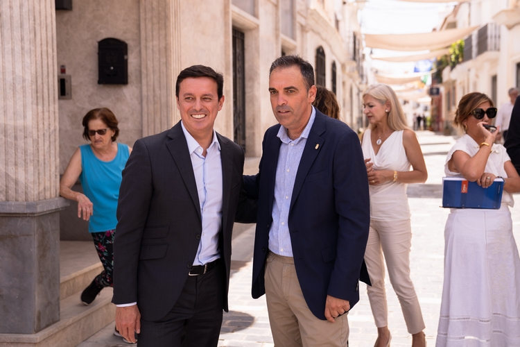 Presidente y alcalde de Antas ,uno de los municipios que recibirá inversiones