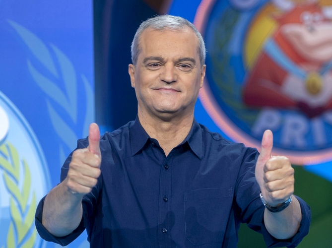 05/07/2023 El presentador, Ramón García durante la presentación de la nueva edición de 'El Grand Prix del Verano', en el plató donde se graba el programa, a 5 de julio de 2023, en Fuenlabrada, Madrid (España). El programa está producido por RTVE en colaboración con EuroTV Producciones y contará con pruebas consagradas y representativas. Además, el formato seguirá contando con dos pueblos de diferentes lugares de España, que se enfrentan en cada emisión. El presentador del programa seguirá siendo Ramón García, que condujo este formato familiar de forma ininterrumpida desde su estreno en La 1 en 1995 hasta 2005.
POLITICA 
Alberto Ortega - Europa Press
