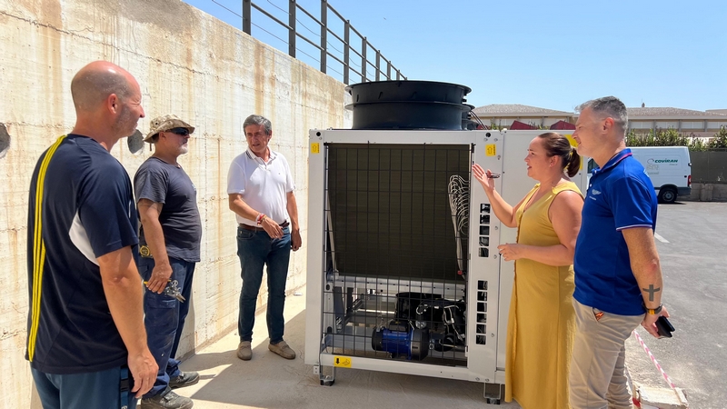 250813 Manuel Cortés visita los últimos trabajos de las obras de renovac... (1)