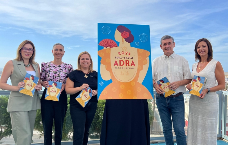 250829 Manuel Cortés presenta la Feria de Adra 2025, “segura, inclusiva e intergeneracional”