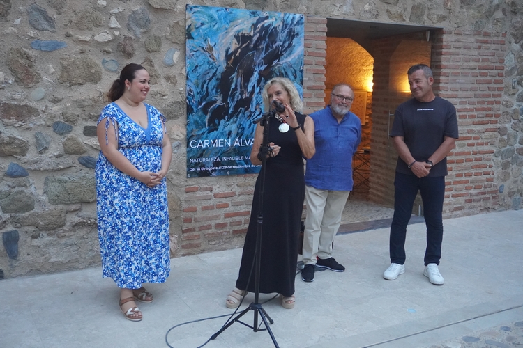 Carmen Álvarez intervención junto a alcalde