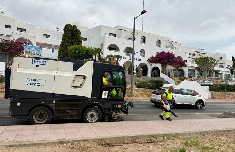 FOTO EL AYUNTAMIENTO DE MOJÁCAR APRUEBA LA MODIFICACIÓN DEL CONTRATO DE LIMPIEZA