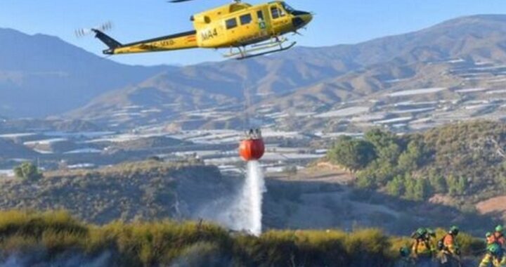 28/08/2021 Helicóptero del Infoca en el incendio de Gualchos
SOCIEDAD 
INFOCA