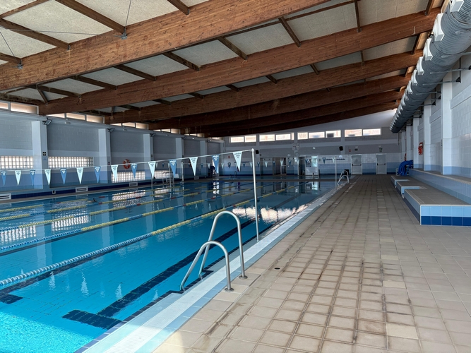 250926 La Piscina Municipal de Adra recupera la normalidad tras la renovación integral del sistema de agua caliente