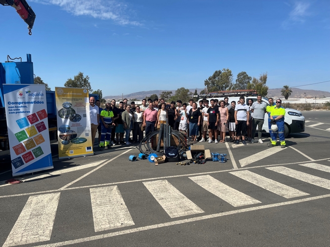 Donación materiales Aqualia FP IES Sol Portocarrero Almería