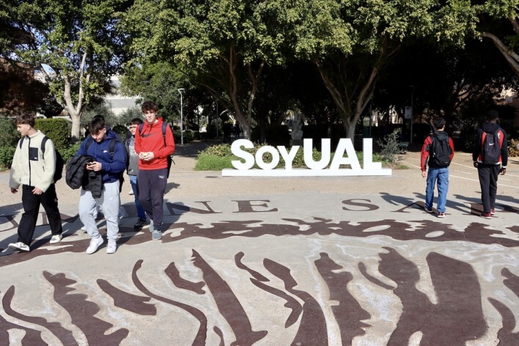 FOTO 3 UAL 3 SEPTIEMBRE 2025 ALUMNADO