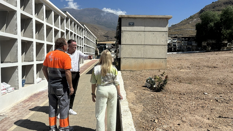 Nuevos nichos en el cementerio