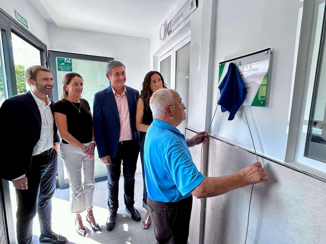 Loles López en el Centro de Participación Activa de Adra 03