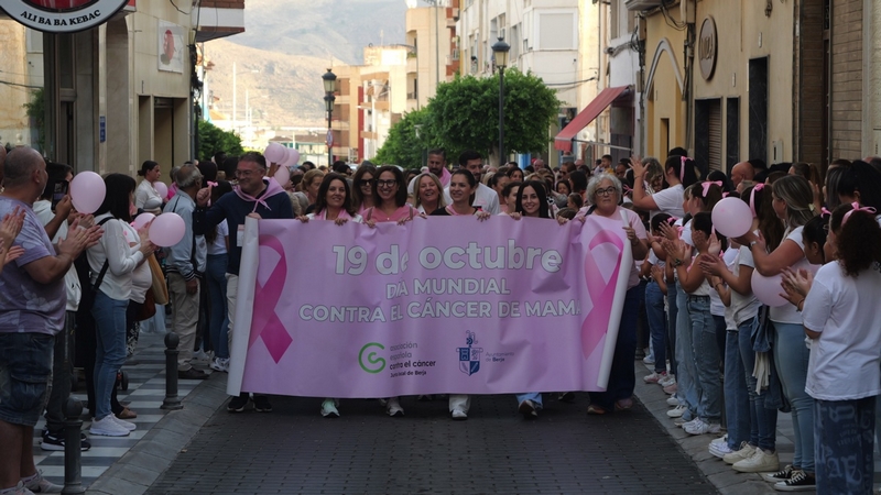 Marcha Pon el Rosa en tu vida Berja 2025 4