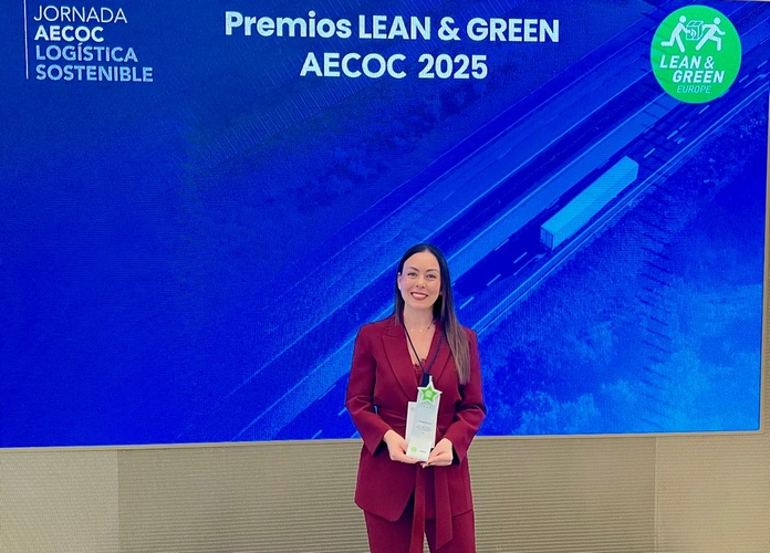 Cristina Cano recibiendo el premio