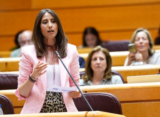 FOTO CARMEN BELÉN LÓPEZ EN EL SENADO
