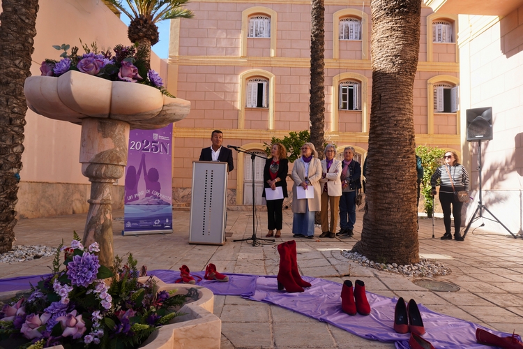 Zapatos rojos y lectura de manifiesto