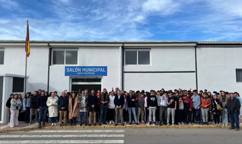 251205 El Ayuntamiento de Adra celebra el Día de los Constitución junto a los IES Abdera y Gaviota en un recién reformado Salón Municipal (2)