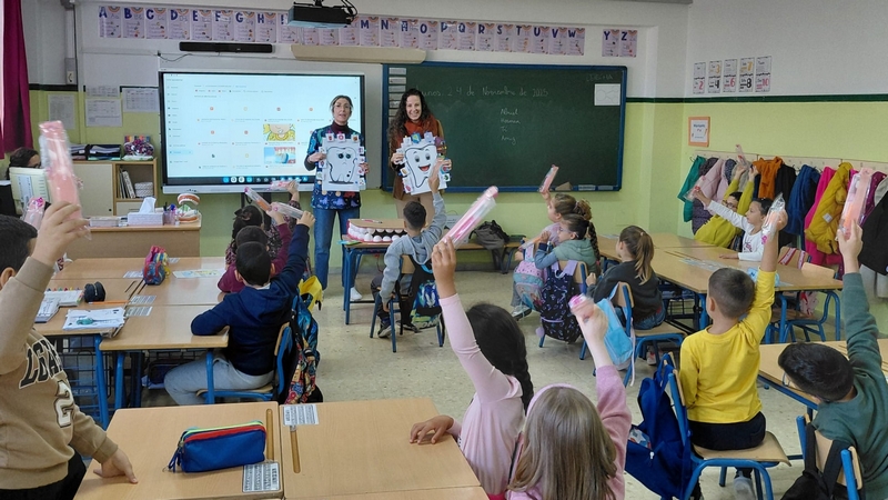 251212 Adra refuerza la educación para la salud con nuevas actividades de Higiene Bucodental en los colegios