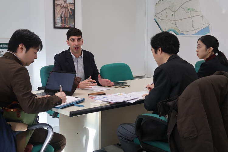 251212 VISITA JAPONESES