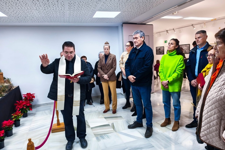 251218 La Navidad cobra vida en el Auditorio 'Ciudad de Adra' con la apertura del Belén Municipal