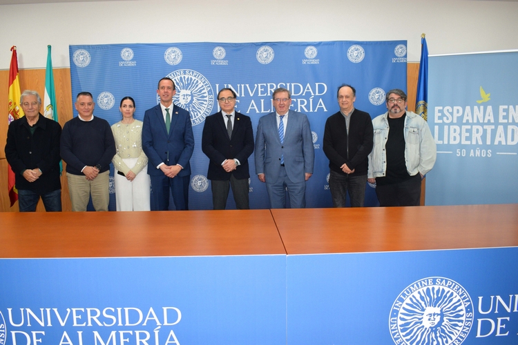 FOTO 3 DICIEMBRE 04 2025 FIRMA CÁTEDRA MEMORIA DEMOCRÁTICA (1)