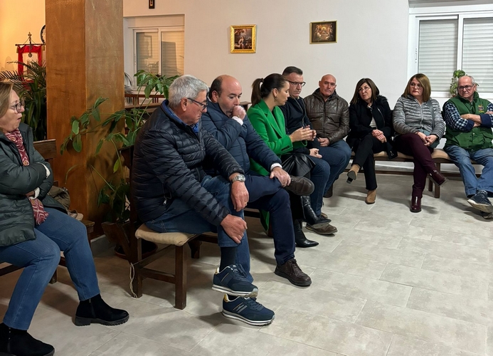 La alcaldesa, María del Mar Alfonso se ha reunido con los vecinos Aljambra