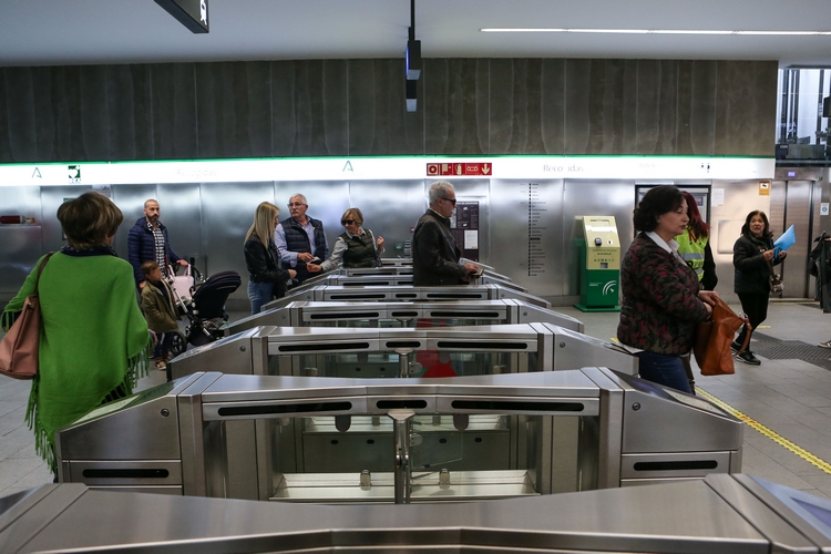 15/03/2023
La consejera Marifrn Carazo, informa del sistema de pago de ltima generacin del Metro de Granada