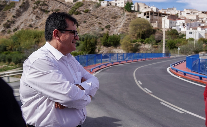 Antonio Jesús Rodríguez Segura Diputado Delegado de Fomento, Medio Ambiente y Agua visita la obra del puente de Líjar junto al alcalde de Líjar Sergio Sánchez. Olivo