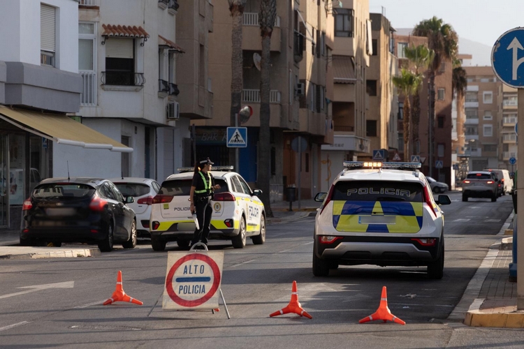 260206 La Policía Local de Adra realiza una nueva campaña de vigilancia y control de camiones y autobuses desde el lunes