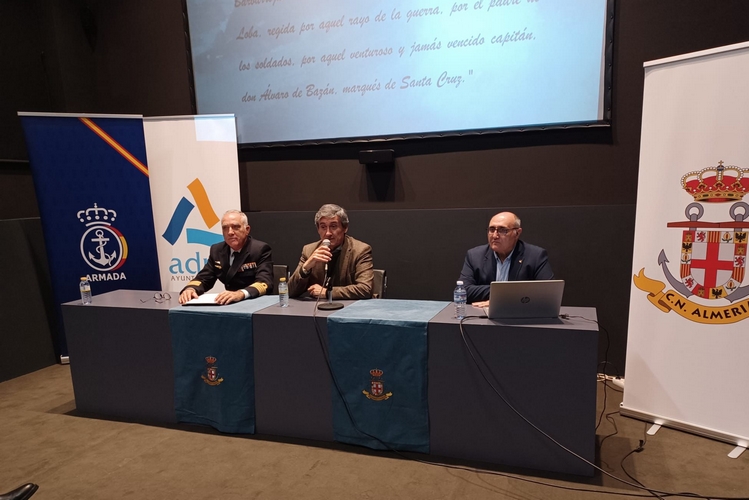 260220 Lleno absoluto en la conferencia sobre Álvaro de Bazán y su vinculación histórica con Adra